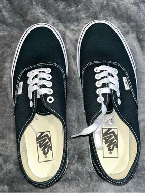 *NIB* VANS AUTHENTIC SHOES